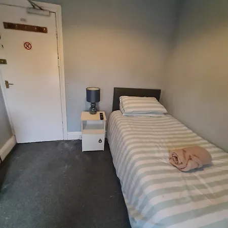 Woodville Leeds Guest house *