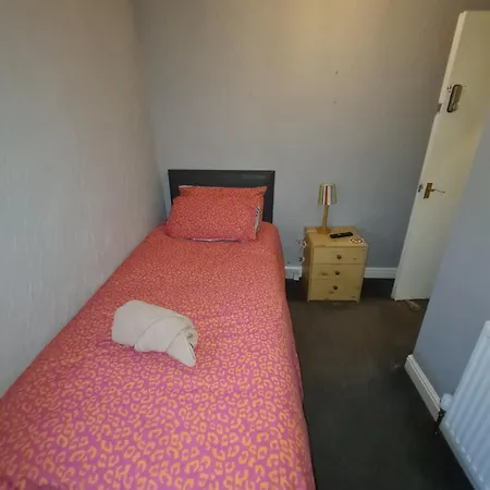 Woodville Leeds Guest house *